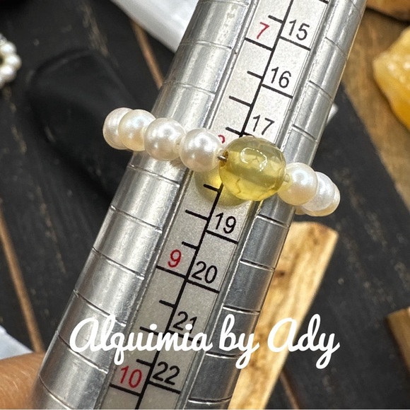 Beaded pearl ring and gemstone - Picture 2 of 4